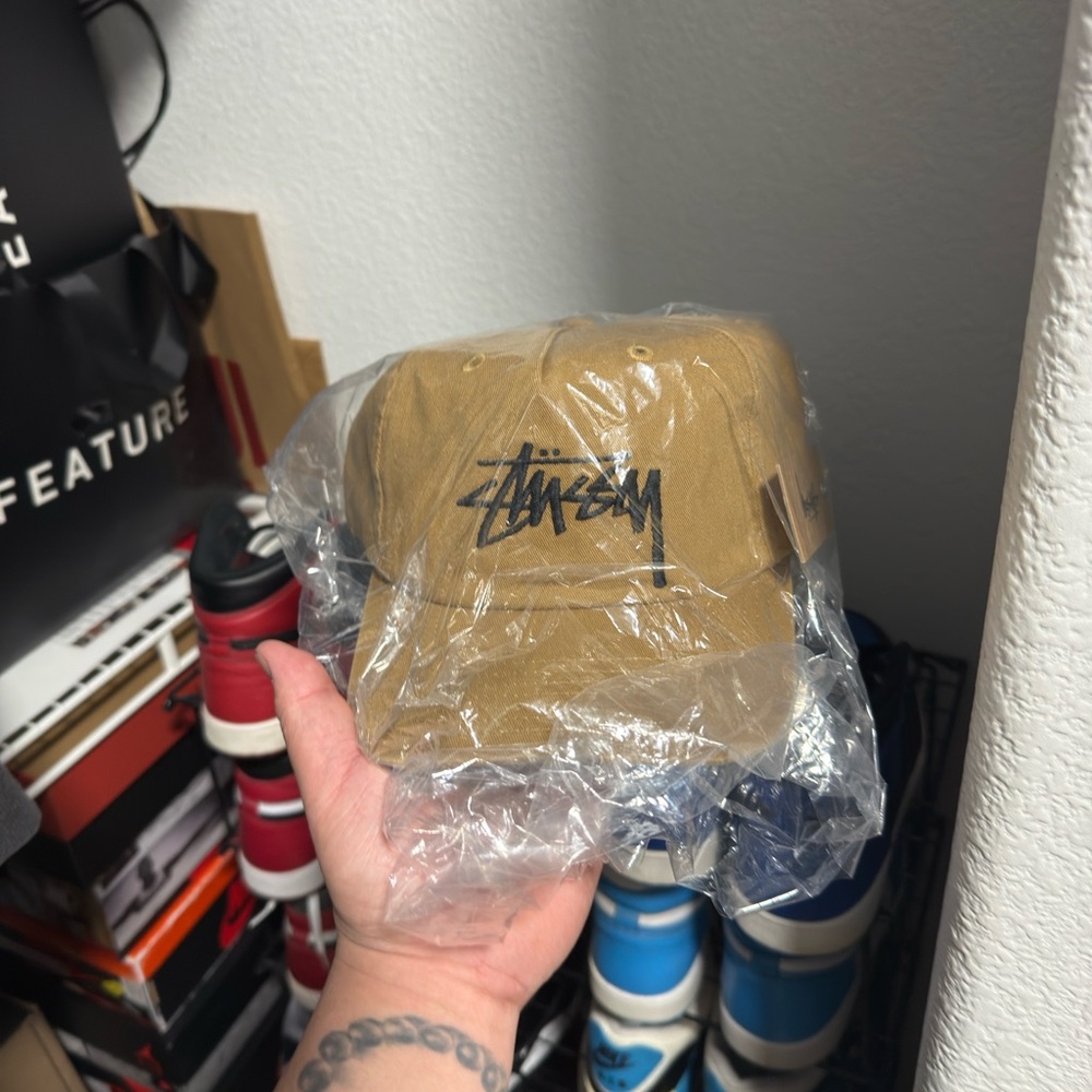 Stussy basic  snapback “tobacco” color